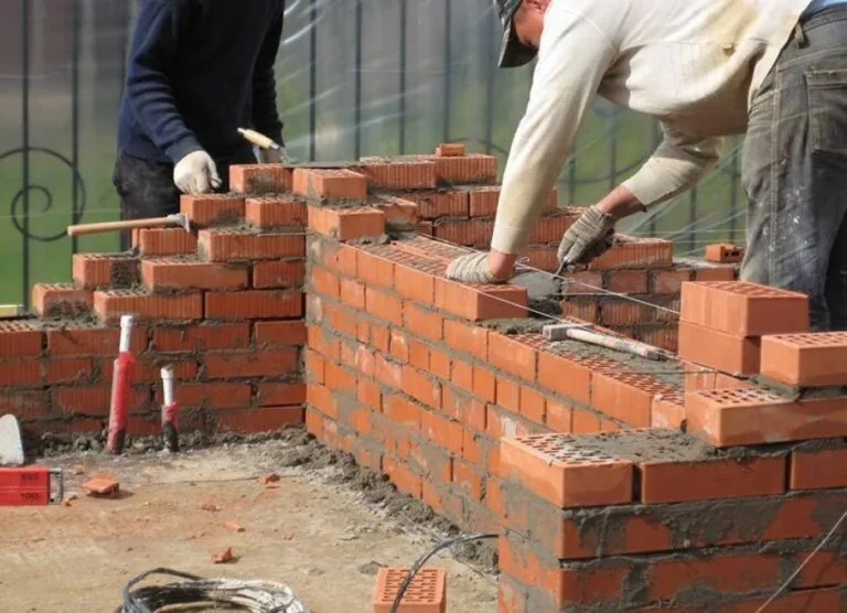 Кладка кирпичных стен